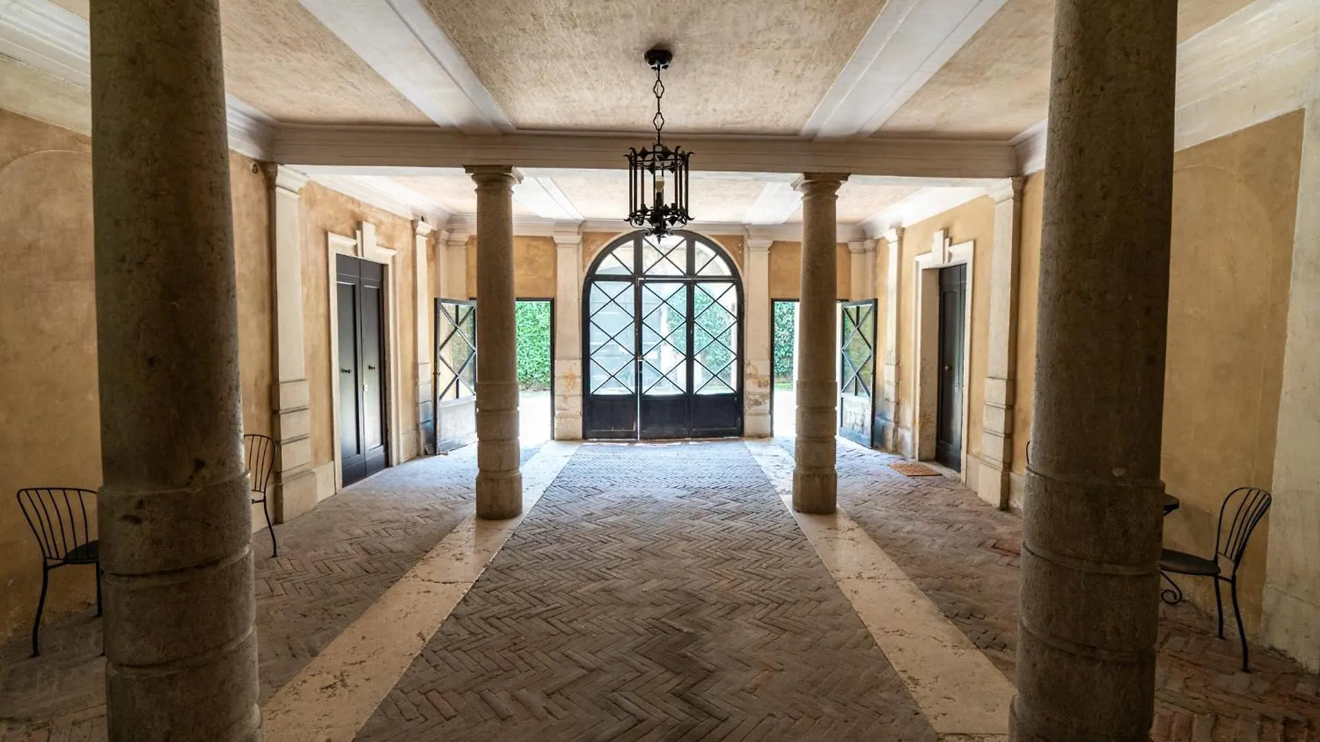 Palazzo Delle Guglie By Postcardsfrom Aparthotel Verona