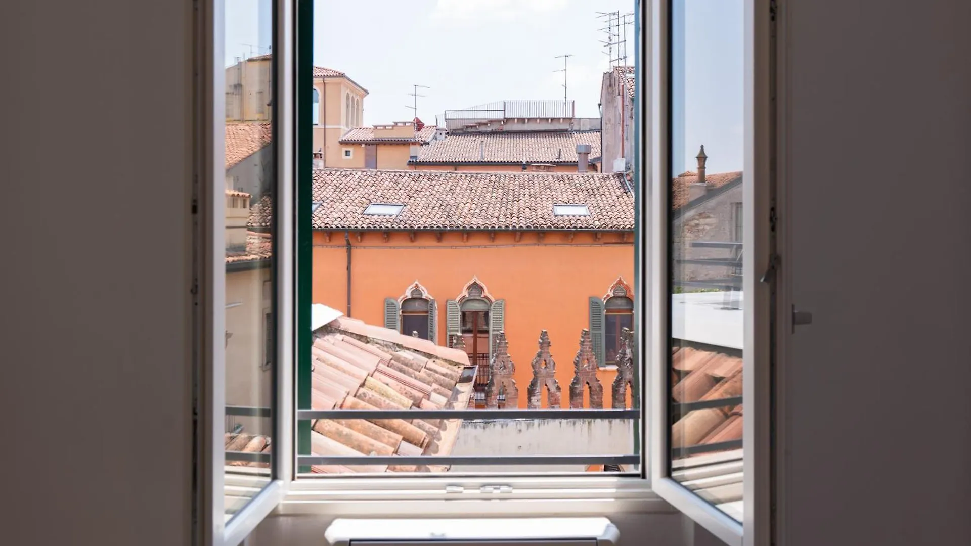 Palazzo Delle Guglie By Postcardsfrom Aparthotel Verona