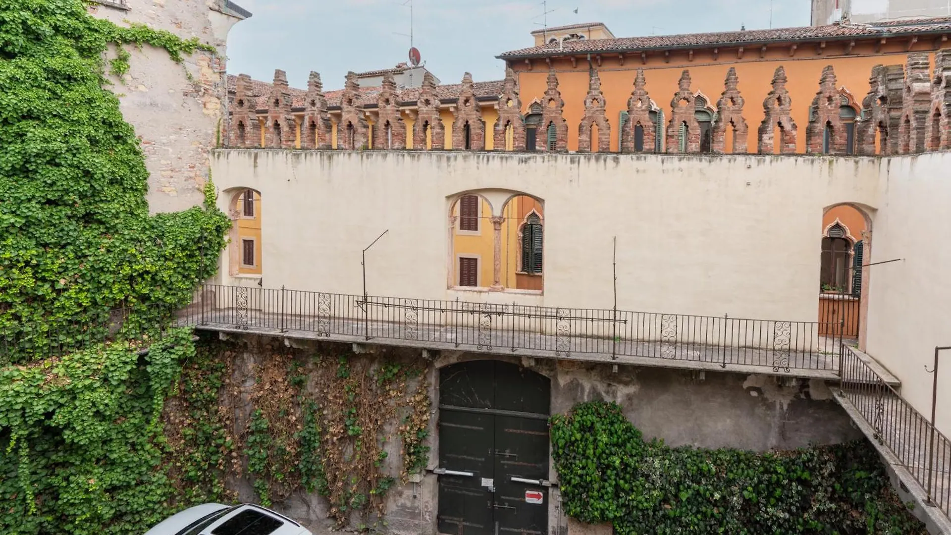 Aparthotel Palazzo Delle Guglie By Postcardsfrom Verona Italia