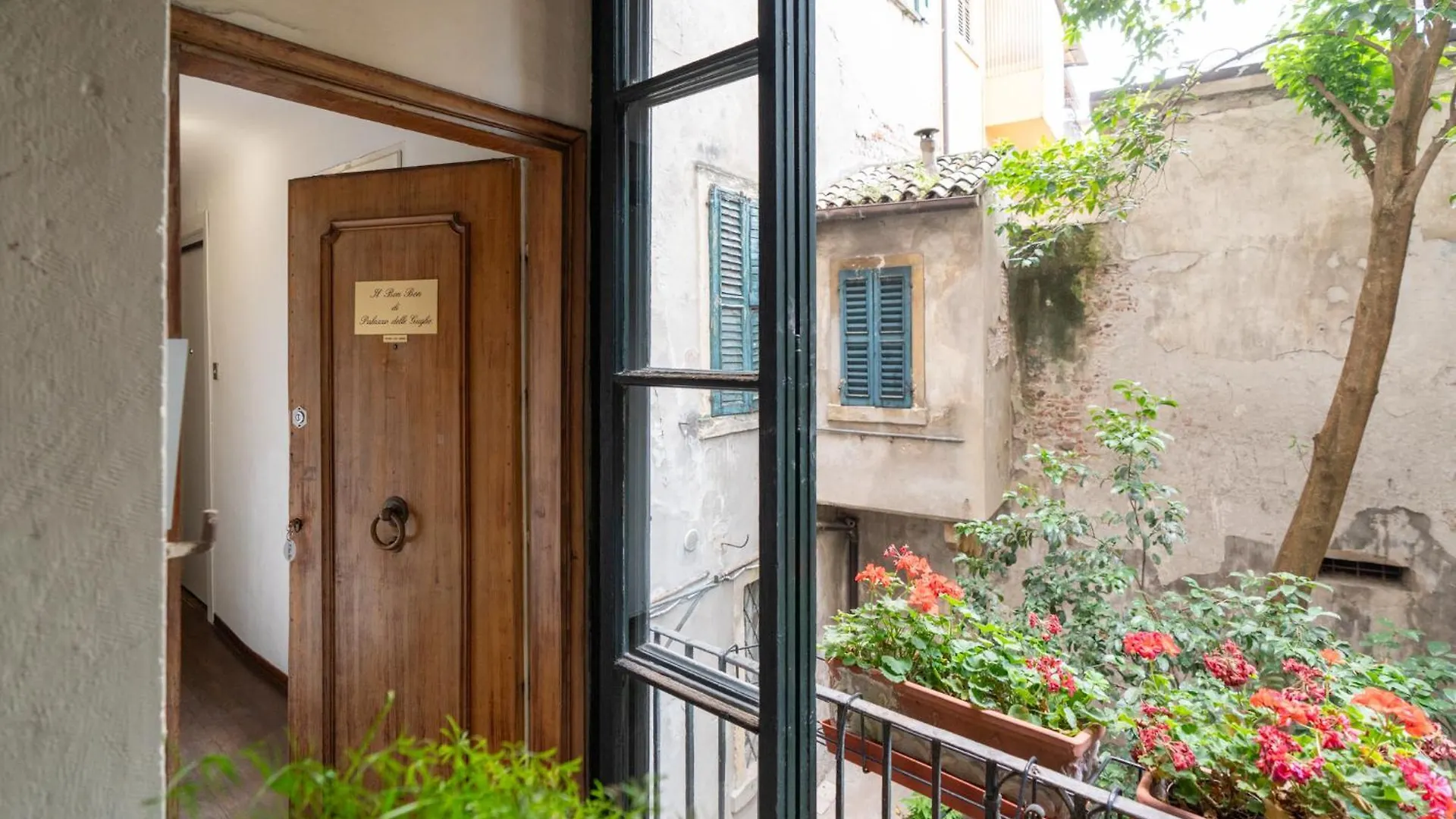 Aparthotel Palazzo Delle Guglie By Postcardsfrom Verona Italia