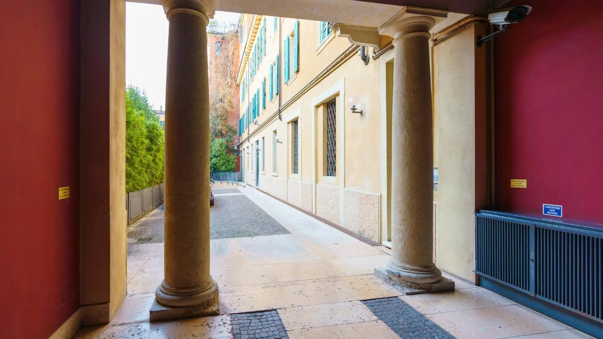 Aparthotel Palazzo Delle Guglie By Postcardsfrom Verona Italia