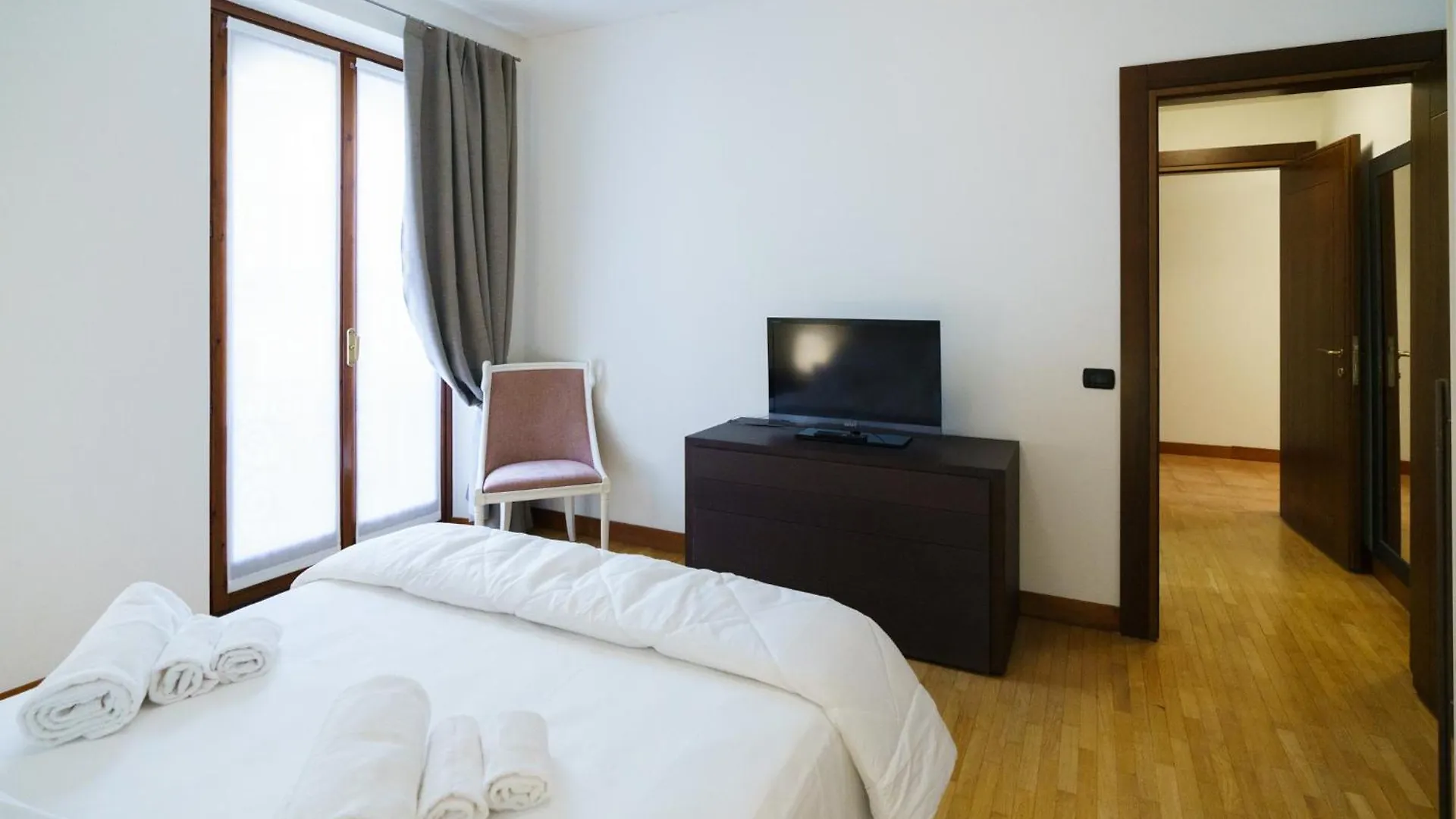 Aparthotel Palazzo Delle Guglie By Postcardsfrom Verona 0*,  Italia