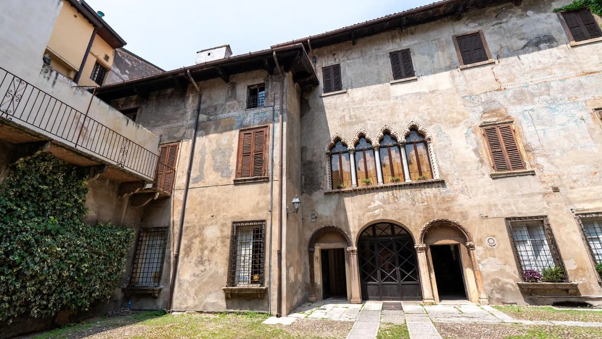 Palazzo Delle Guglie By Postcardsfrom Apart otel Verona