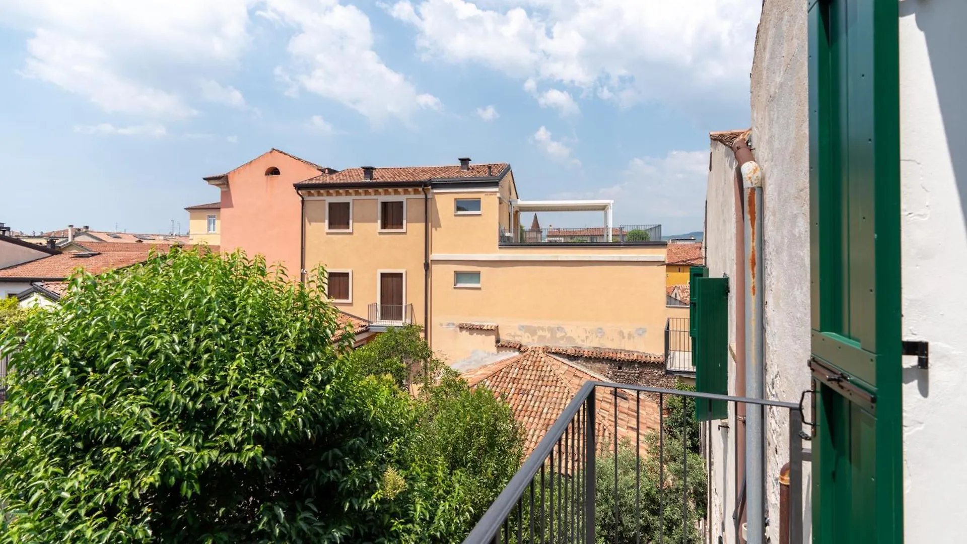 Palazzo Delle Guglie By Postcardsfrom Aparthotel Verona