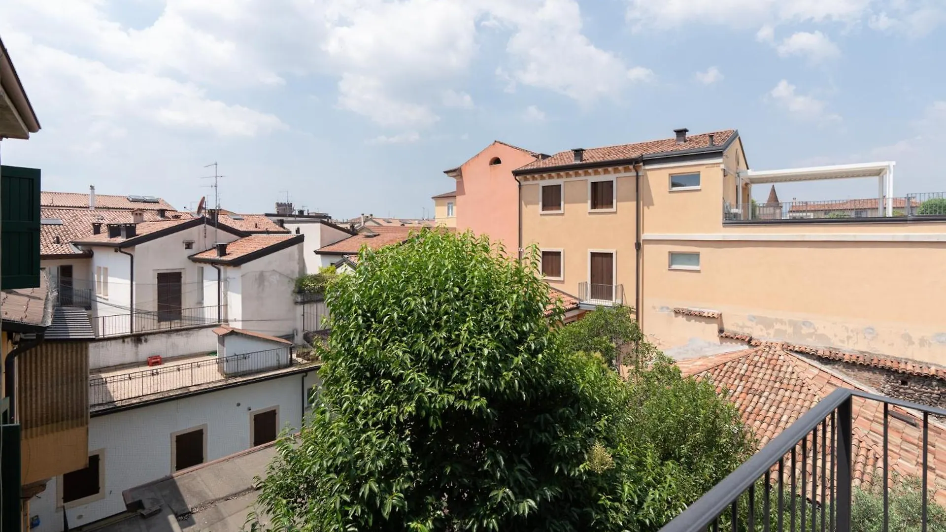 Palazzo Delle Guglie By Postcardsfrom Aparthotel Verona Italy