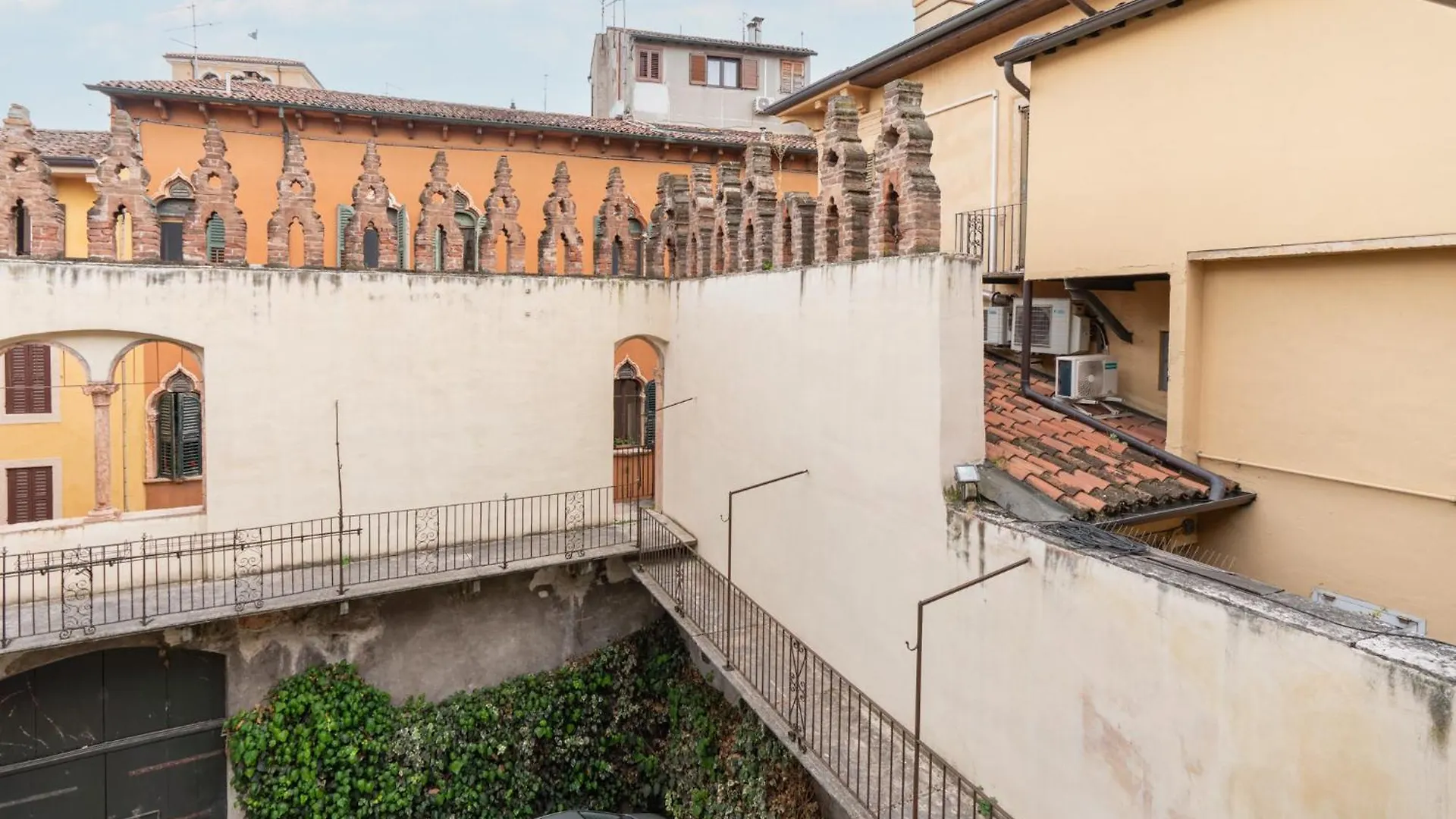 Palazzo Delle Guglie By Postcardsfrom Aparthotel Verona