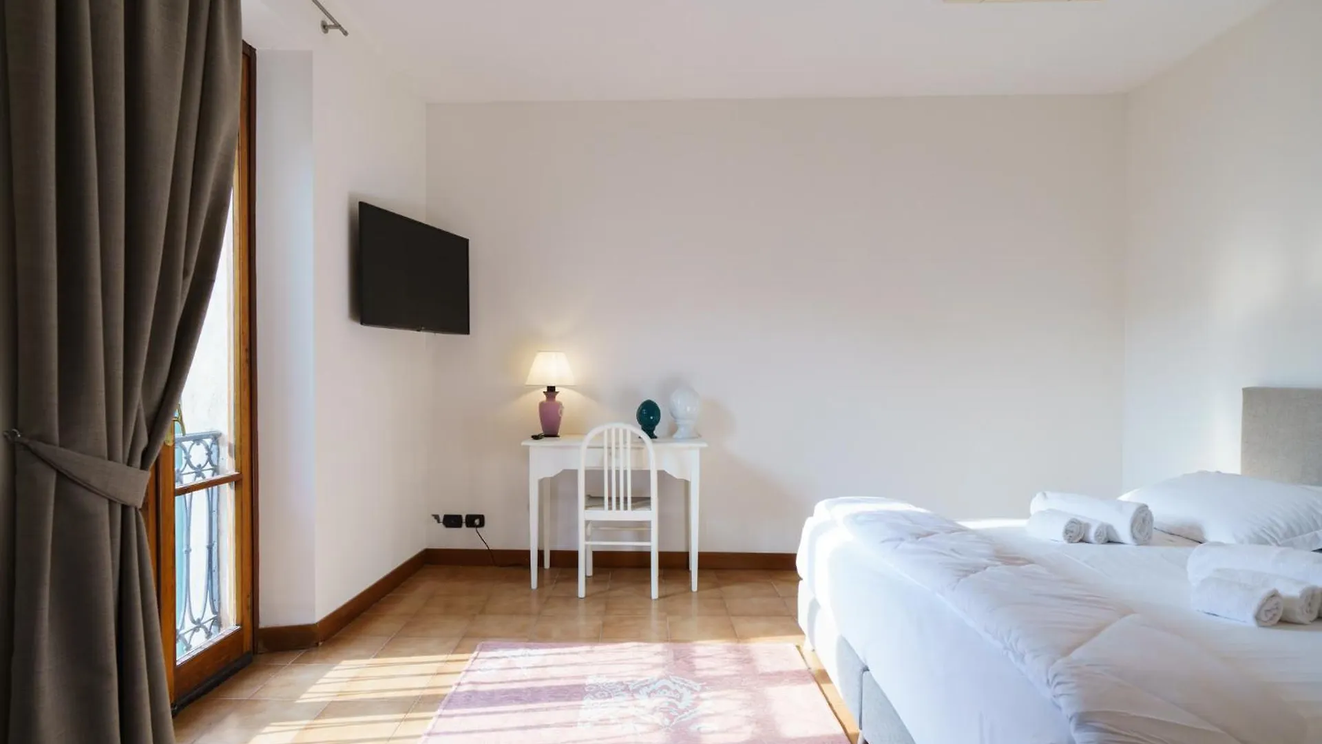 Palazzo Delle Guglie By Postcardsfrom Aparthotel Verona Italy