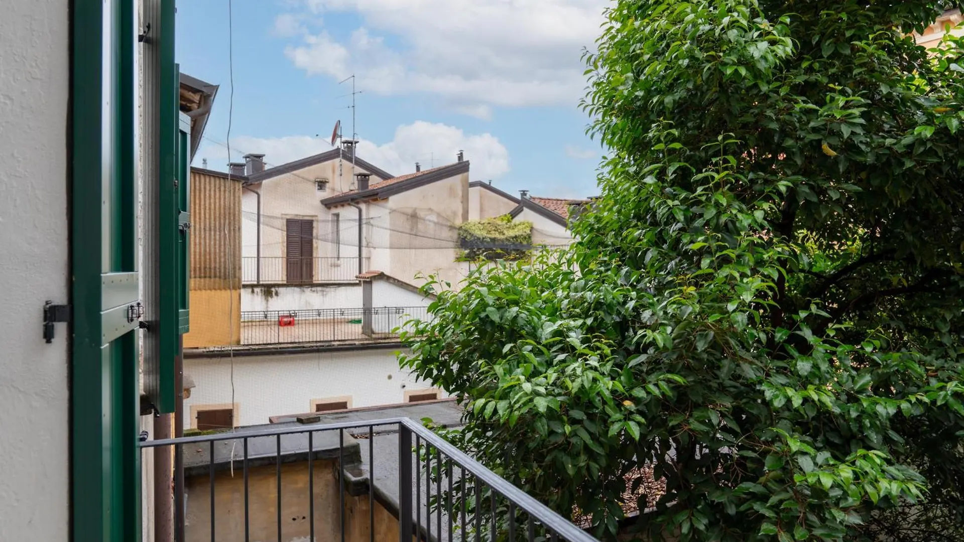 Palazzo Delle Guglie By Postcardsfrom Lejlighedshotel Verona