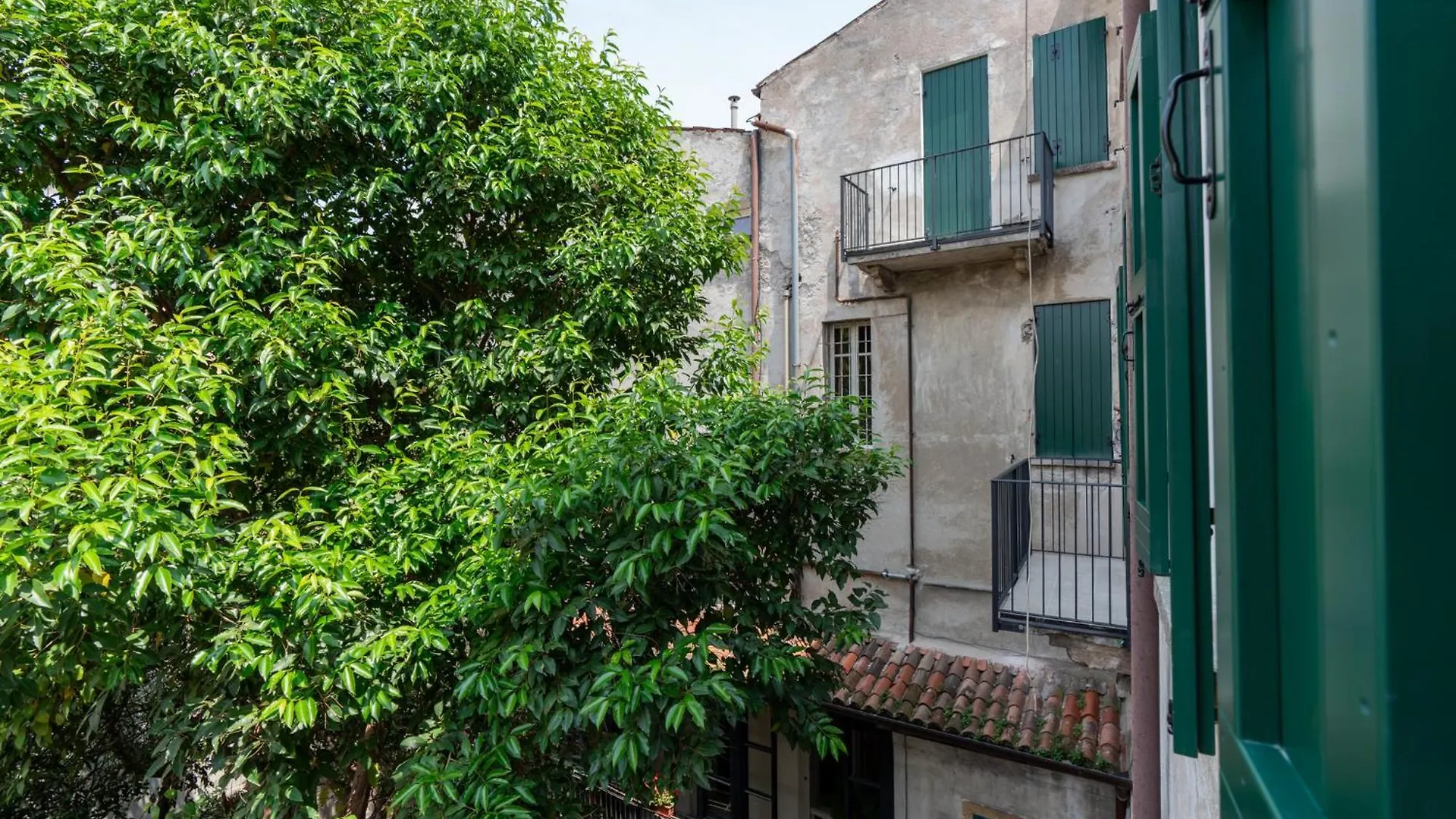 Aparthotel Palazzo Delle Guglie By Postcardsfrom Verona