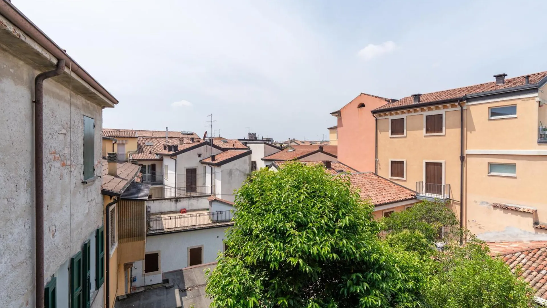Aparthotel Palazzo Delle Guglie By Postcardsfrom Verona 0*,  Italia