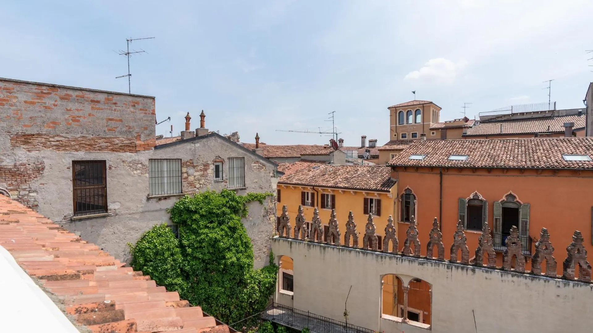 Aparthotel Palazzo Delle Guglie By Postcardsfrom Verona