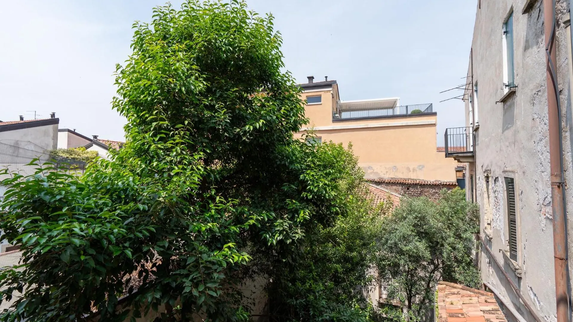 Aparthotel Palazzo Delle Guglie By Postcardsfrom Verona Italia