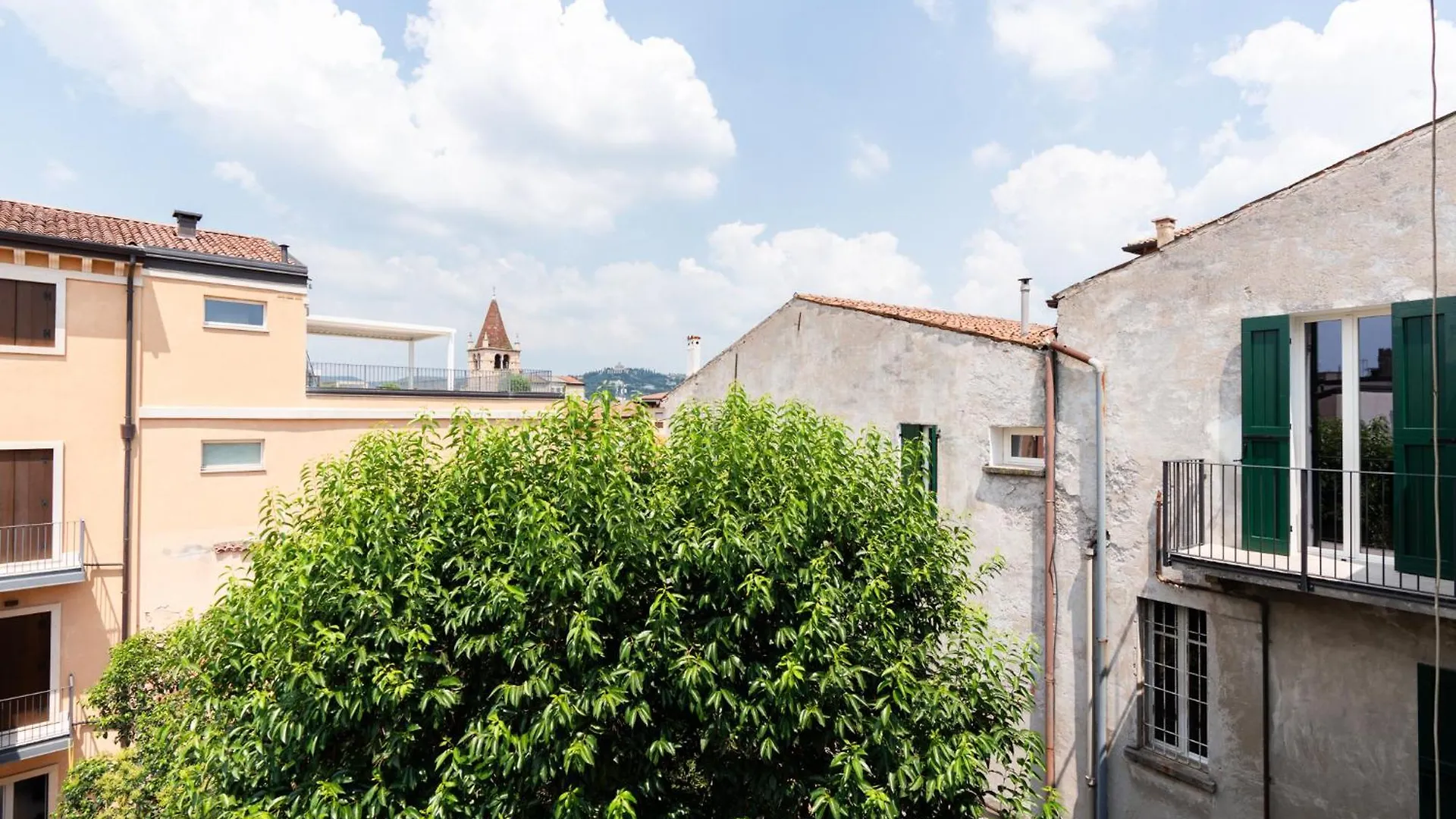 Palazzo Delle Guglie By Postcardsfrom Lejlighedshotel Verona