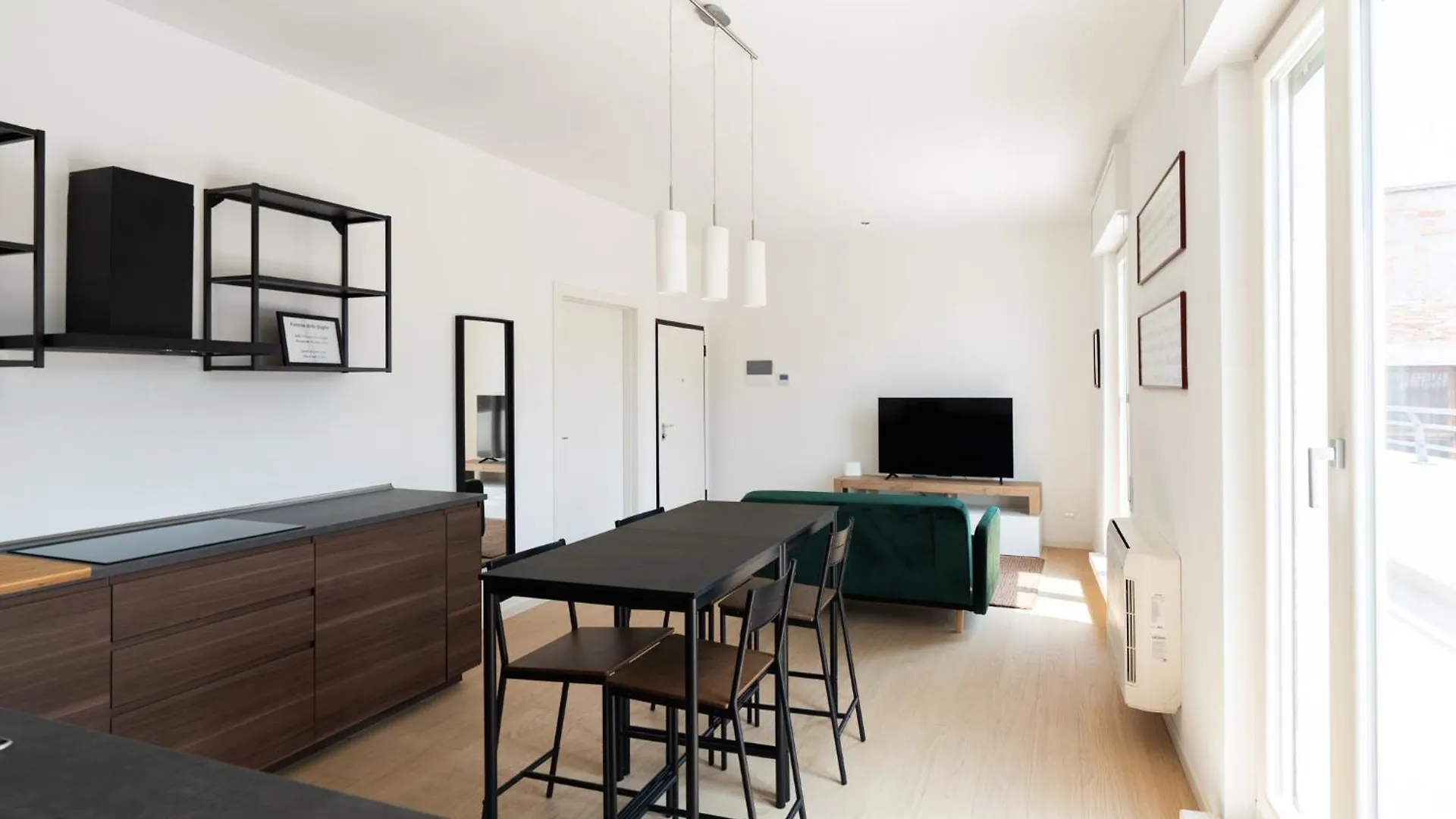 Palazzo Delle Guglie By Postcardsfrom Lejlighedshotel Verona