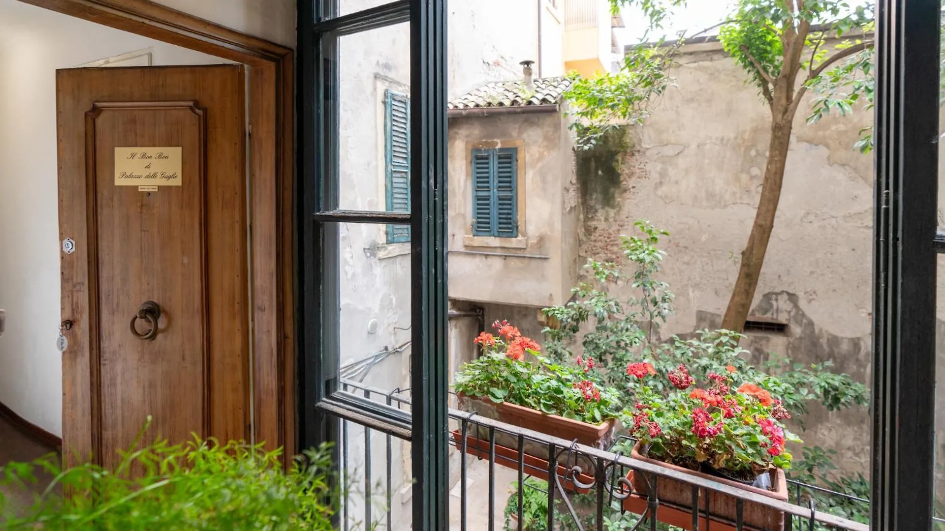 Aparthotel Palazzo Delle Guglie By Postcardsfrom Verona
