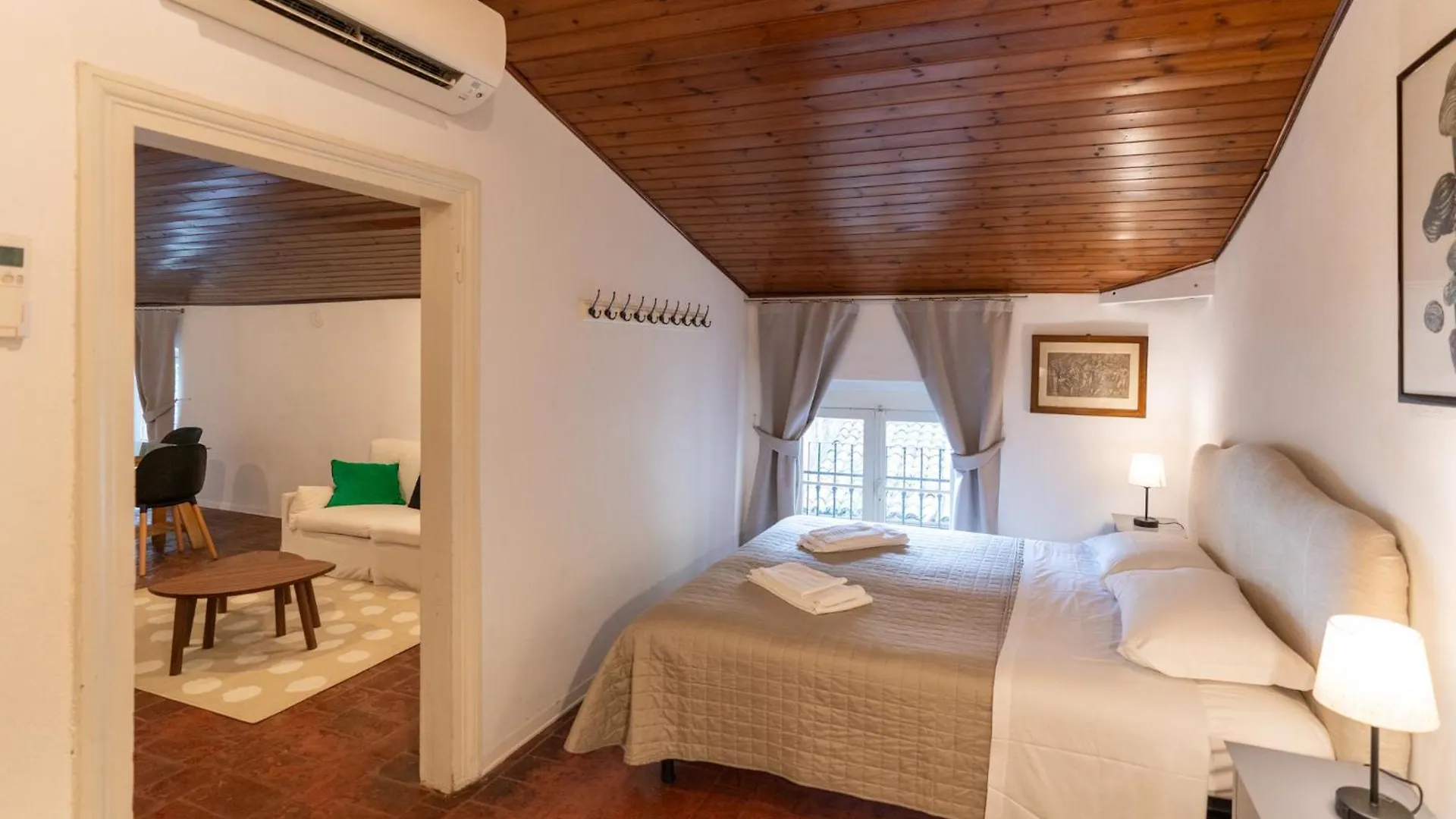 Palazzo Delle Guglie By Postcardsfrom Lejlighedshotel Verona