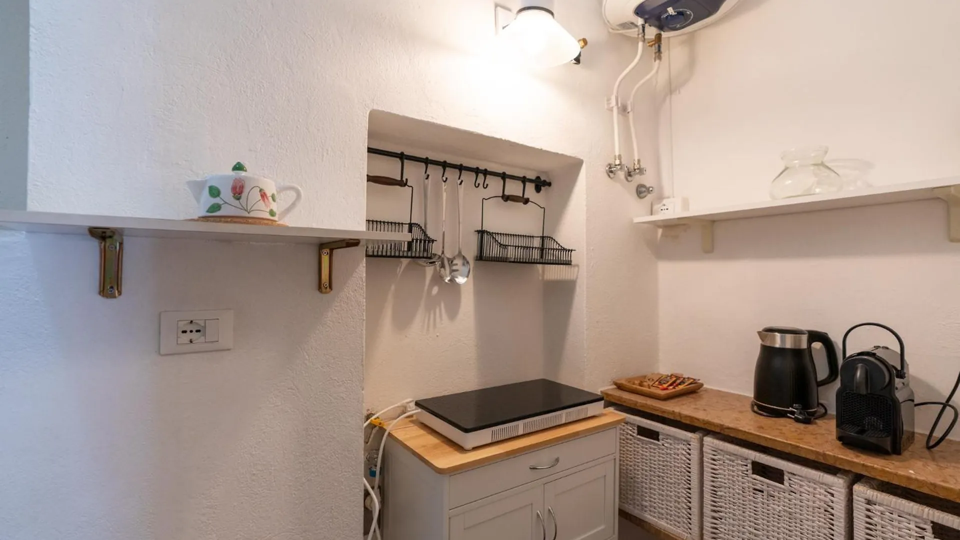 Palazzo Delle Guglie By Postcardsfrom Lejlighedshotel Verona
