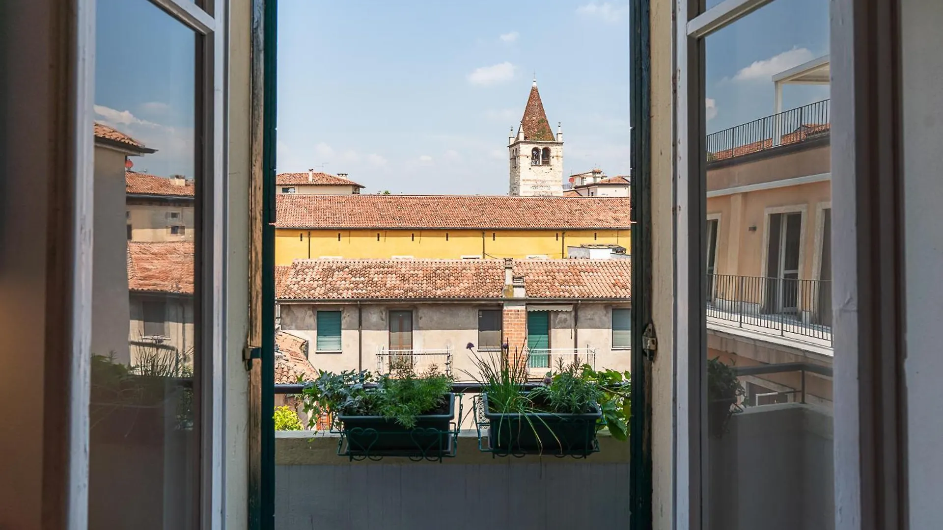 Aparthotel Palazzo Delle Guglie By Postcardsfrom Verona